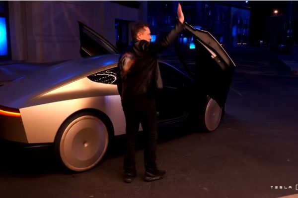 Musk befejezi kormányzati munkáját és visszatér a Tesla élére